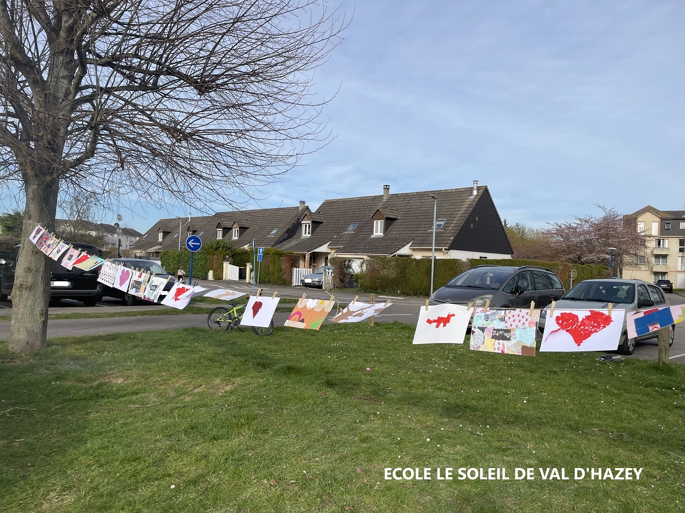 Du papier, des papiers, vos papiers ! » pour la Grande Lessive 2025