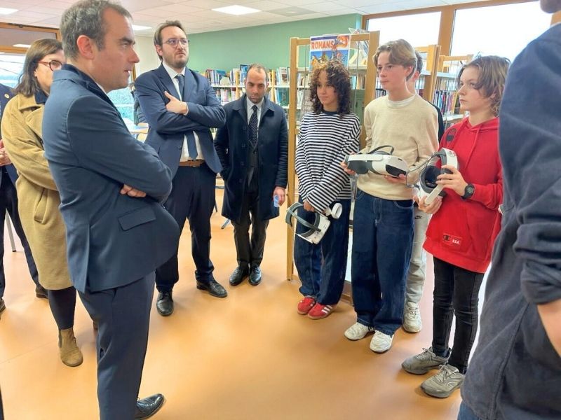 Le Premier ministre Sébastien Lecornu inaugure le nouveau collège Aurélie Aubert à Rugles