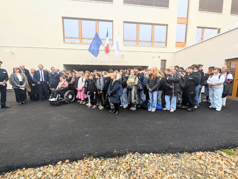 Le Premier ministre Sébastien Lecornu inaugure le nouveau collège Aurélie Aubert à Rugles