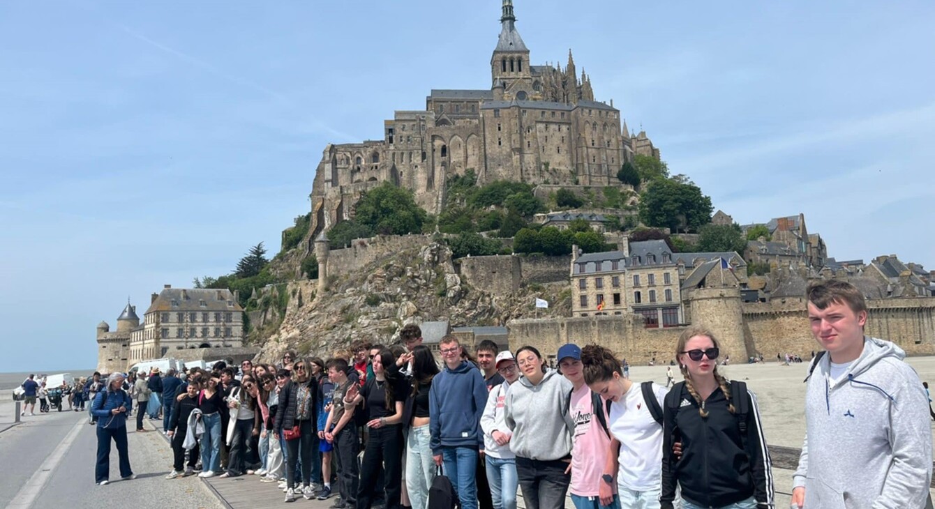 Le mois de l’Europe 2025 - groupe au Mont St Michel
