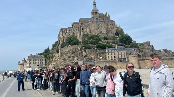 Le mois de l’Europe 2025 - groupe au Mont St Michel