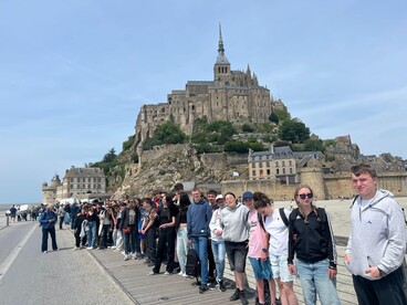 Le mois de l’Europe 2025 - groupe au Mont St Michel